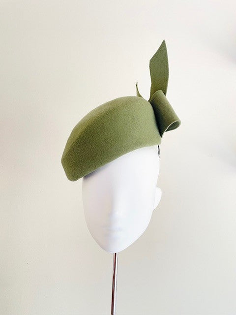 Side Felt Beret with Bow in Khaki