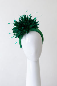 The Green Chrysanthemum Low Headband is a beautiful close fitting straw headband with pom pom chrysanthemums. Green is the colour of the season