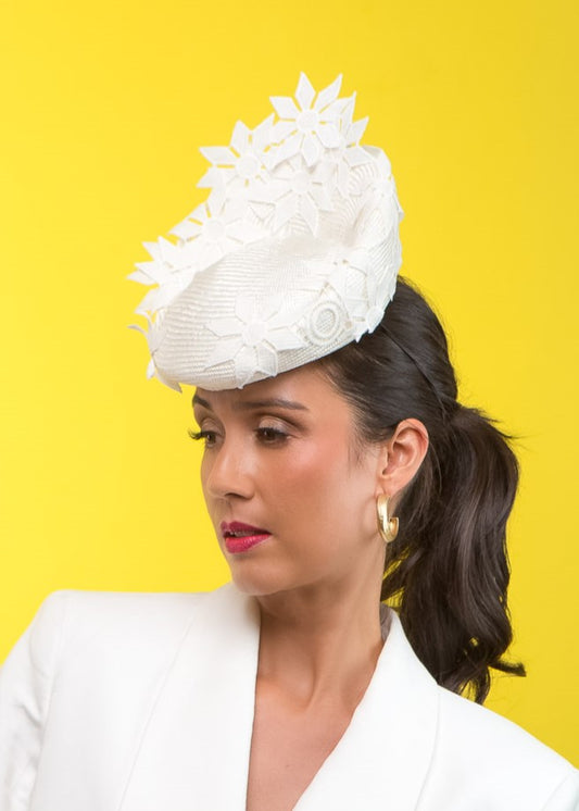 Lace Trimmed Beret in White