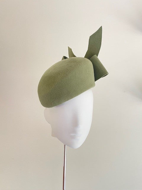 Side Felt Beret with Bow in Khaki