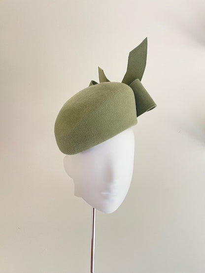 Side Felt Beret with Bow in Khaki