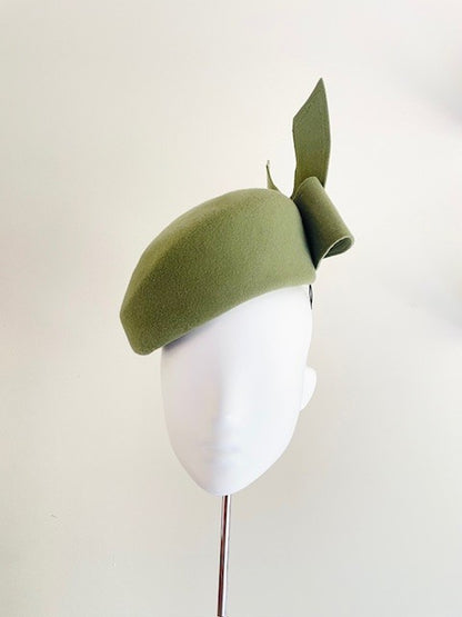 Side Felt Beret with Bow in Khaki