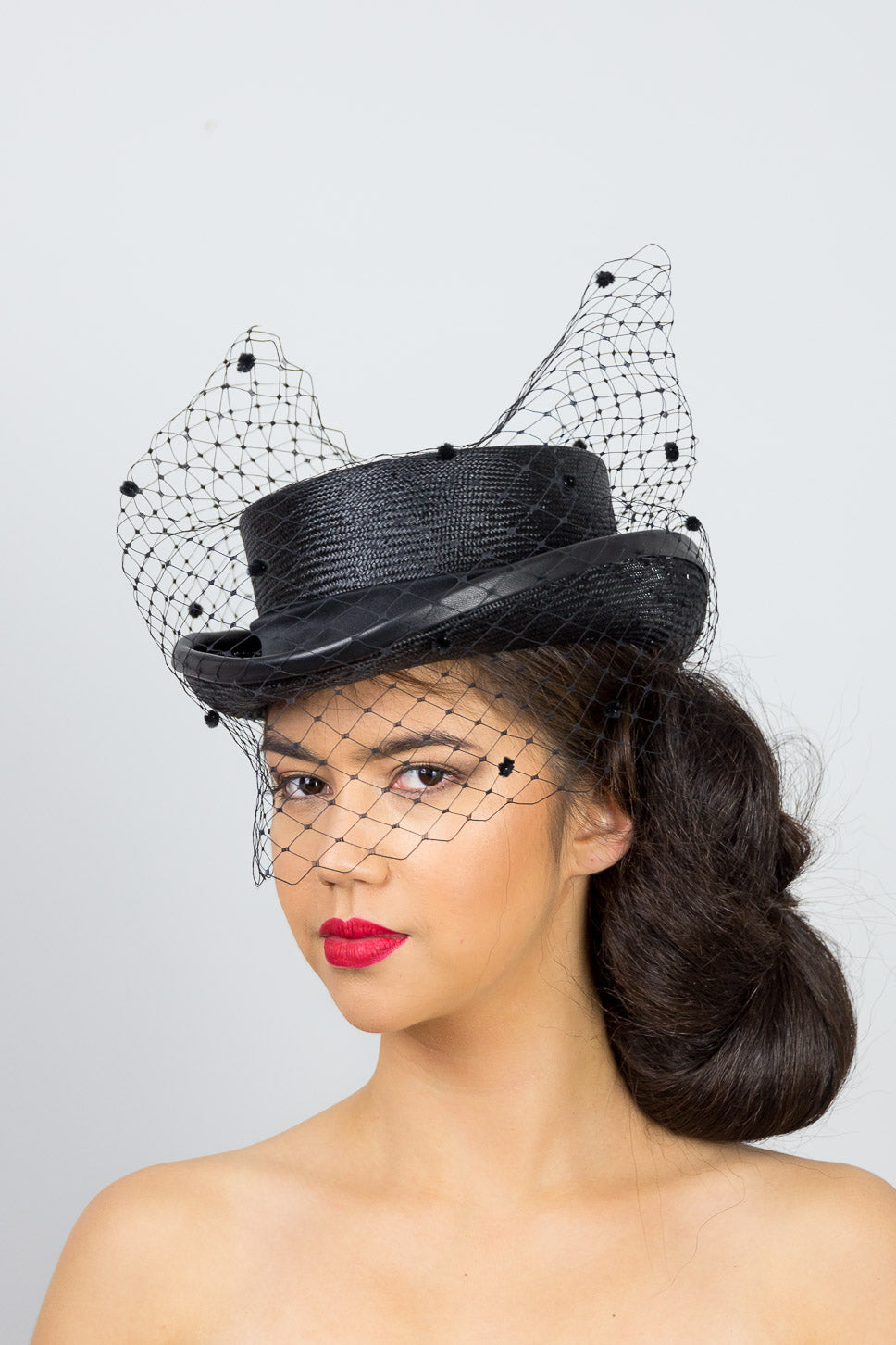 ISABELLA-Black short top hat with veiling and tie