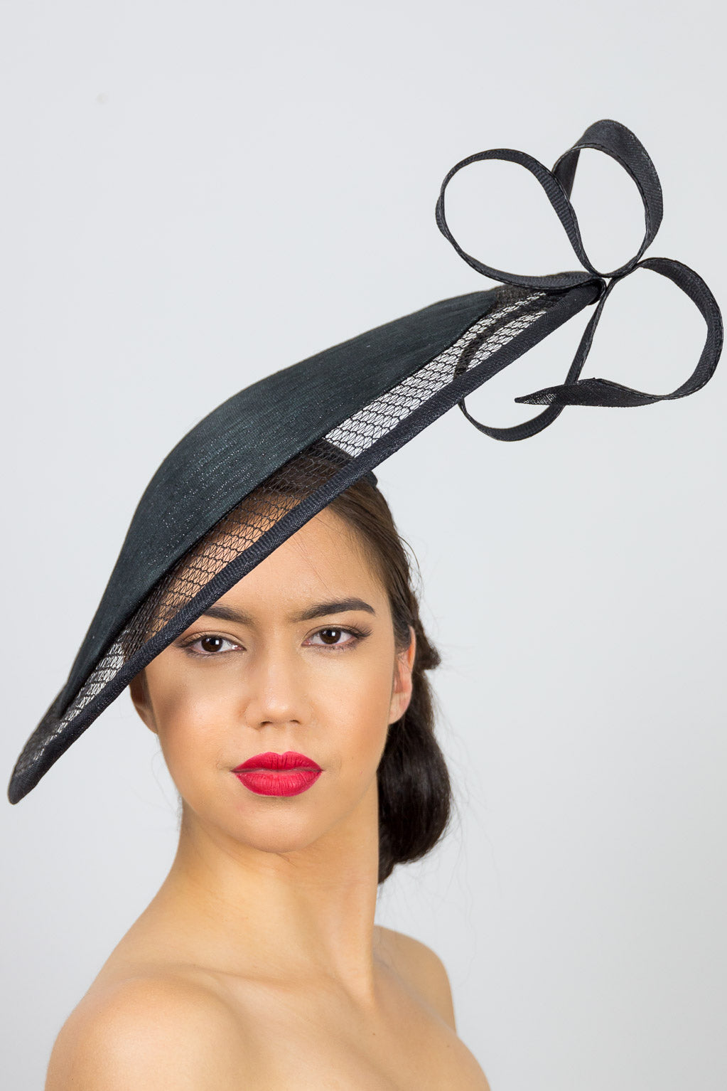 RUBY- black platter hat with structured veil and bow